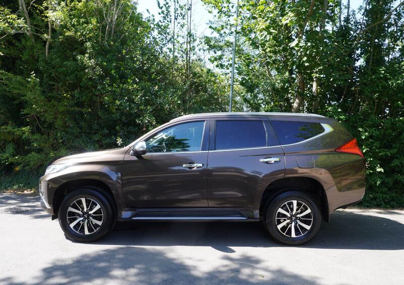 Mitsubishi Shogun Sport view 3