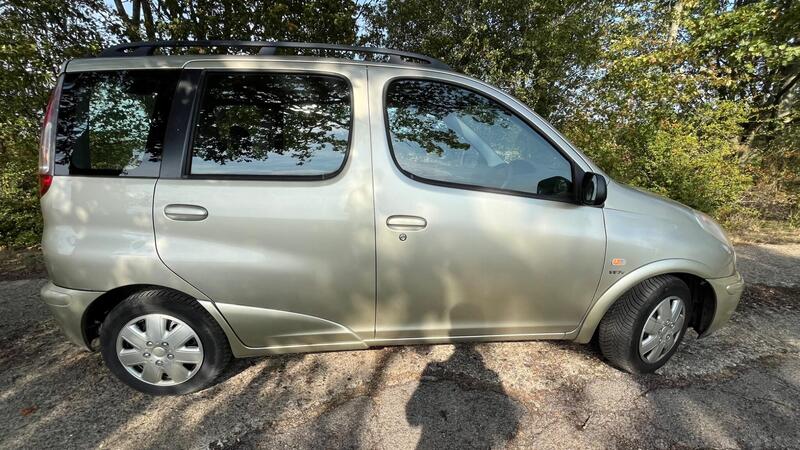 2005 Toyota Yaris Verso — photo 16