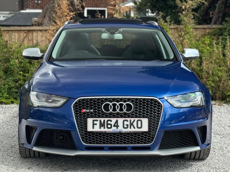 Audi RS4 view 4