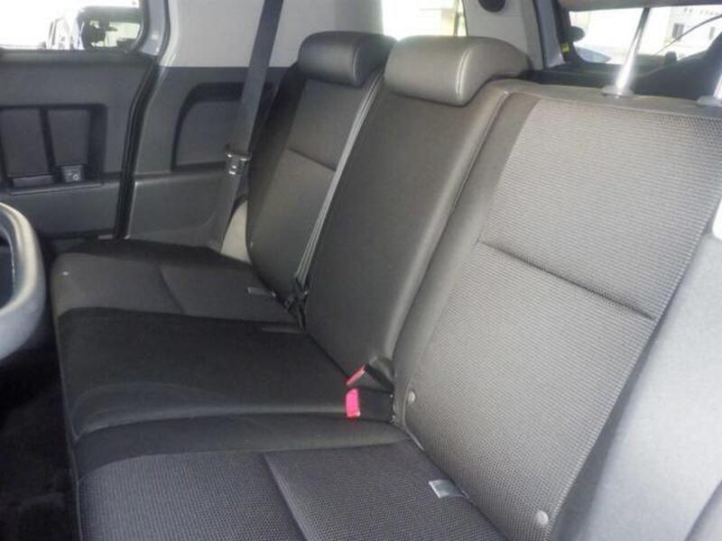 Toyota FJ Cruiser view 4