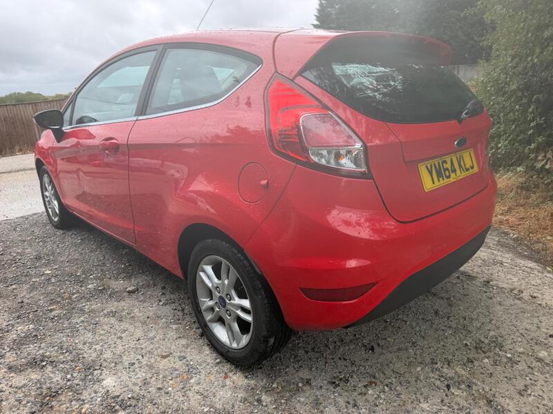 2015 Ford Fiesta — photo 4