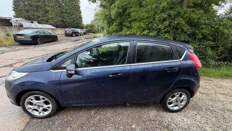2012 Ford Fiesta — photo 5