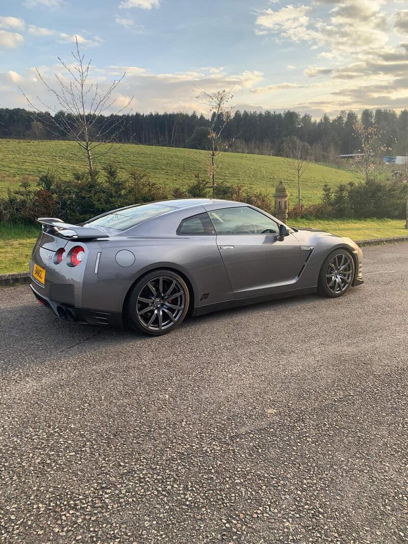 Nissan GT-R