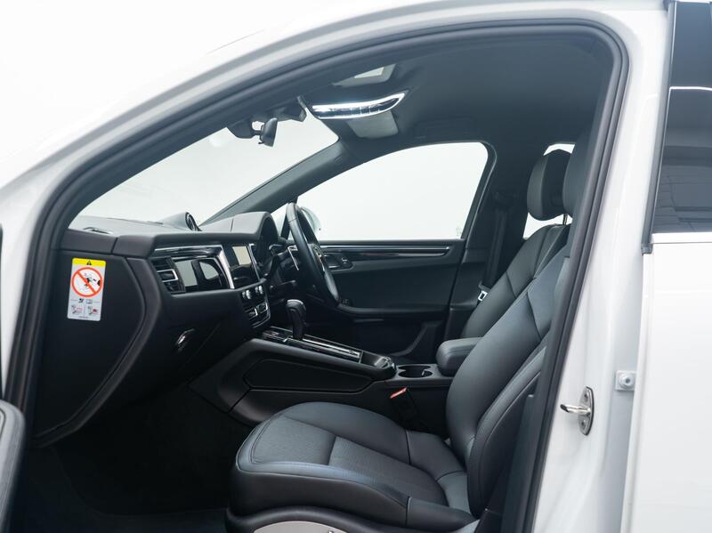 Porsche Macan view 5