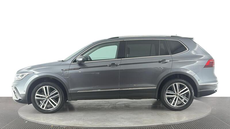 Volkswagen Tiguan Allspace view 7