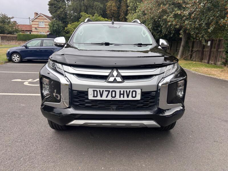 Mitsubishi L200 view 2