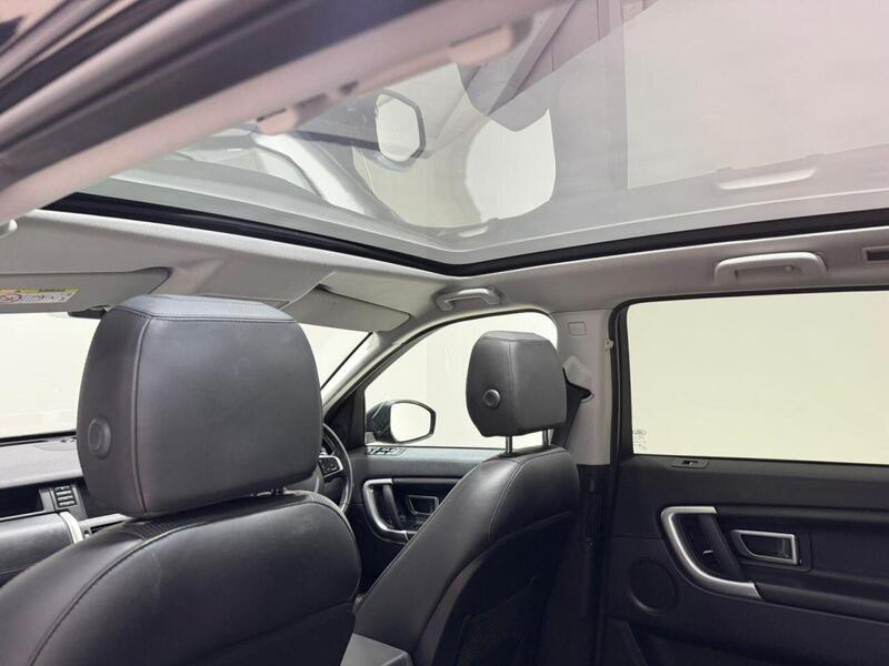 Land Rover Discovery Sport view 5