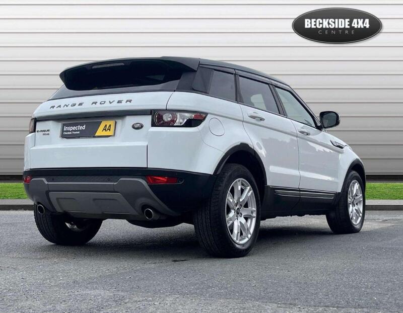 Land Rover Range Rover Evoque view 3