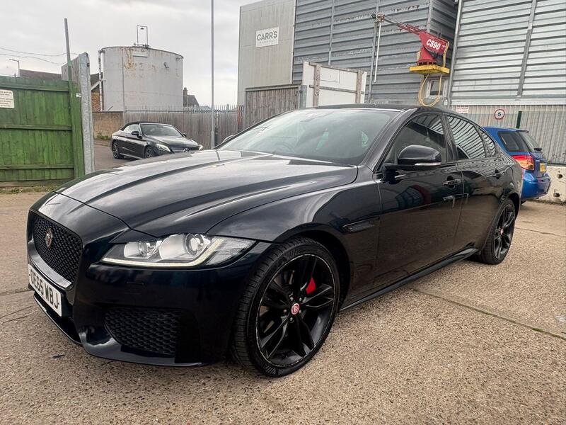 Jaguar XF view 3