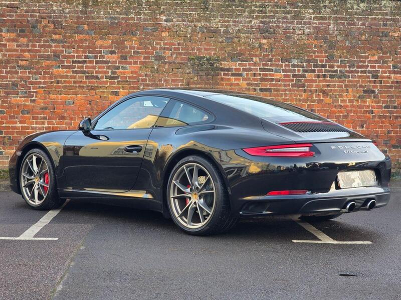 Porsche 911 view 3