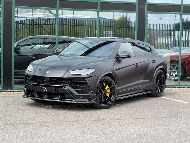 Lamborghini Urus view 7