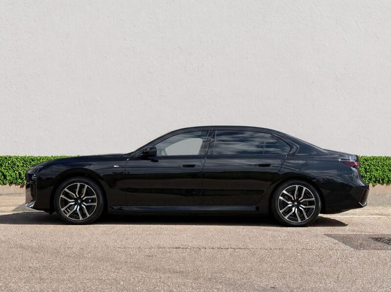 BMW I7 view 6