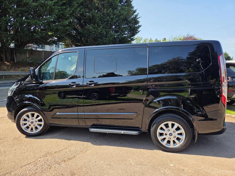 Ford Tourneo Custom view 3