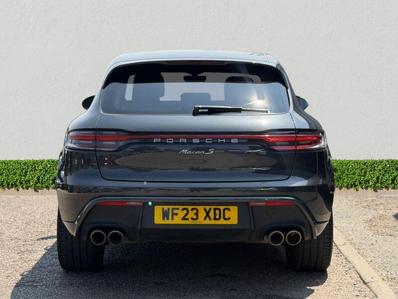 Porsche Macan view 7