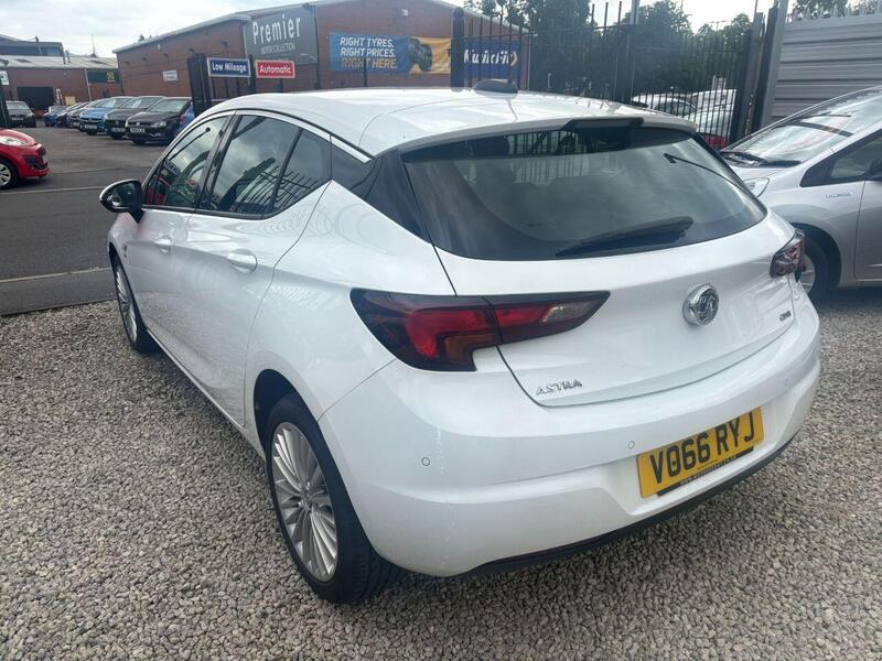 Vauxhall Astra view 4