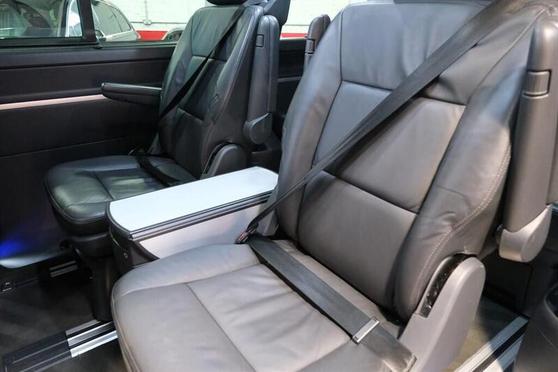 Volkswagen Caravelle view 10