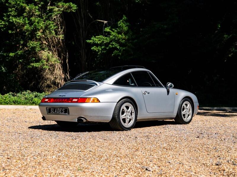 Porsche 911 view 7