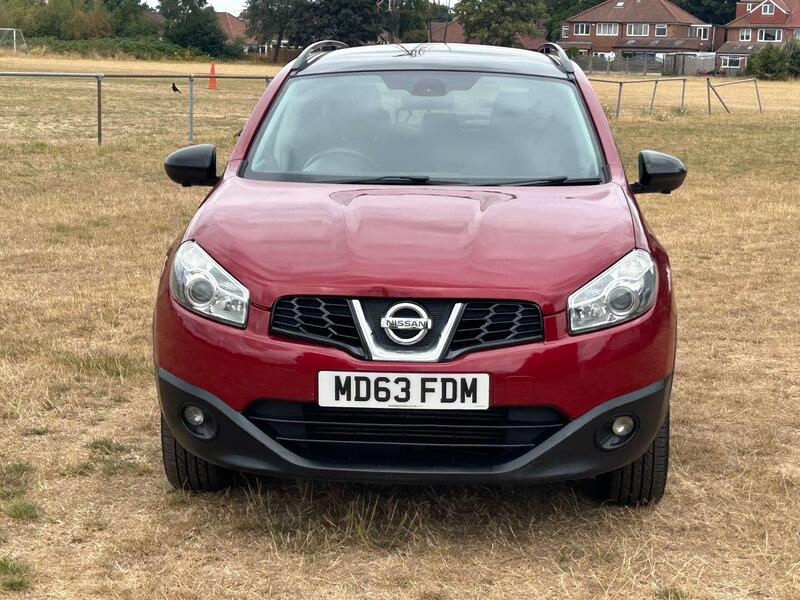 Nissan Qashqai+2 view 2