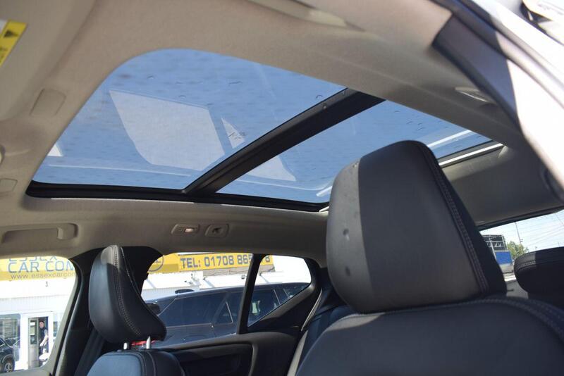 Volvo XC40 view 3