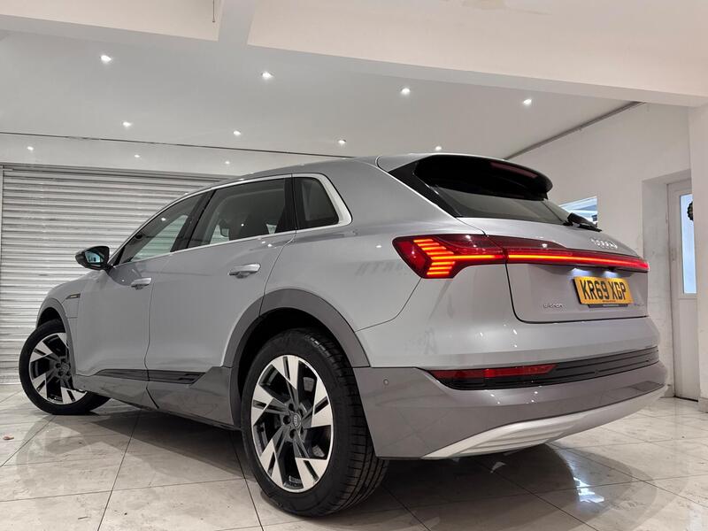 Audi Audi e-tron view 4
