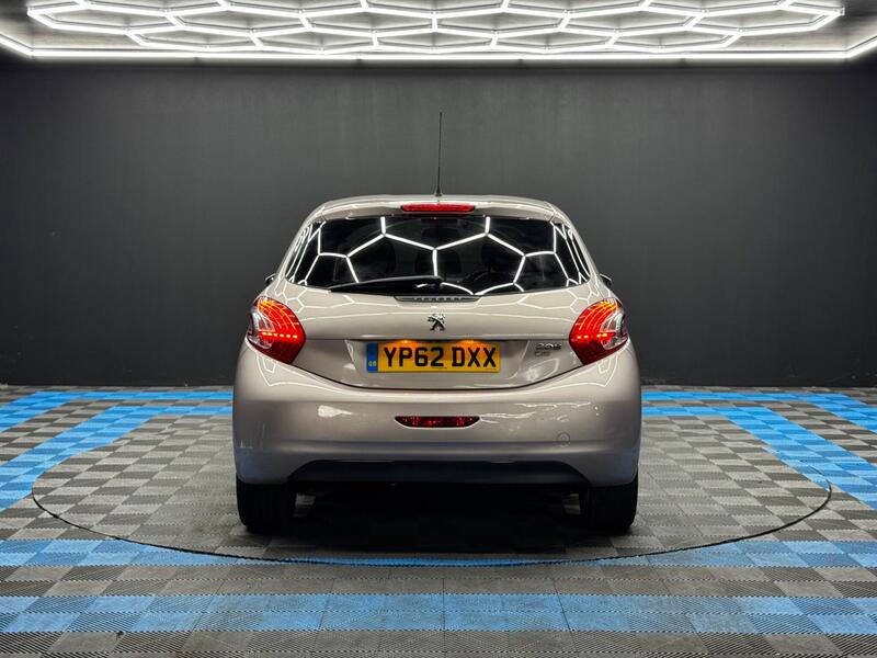 Peugeot 208 view 6
