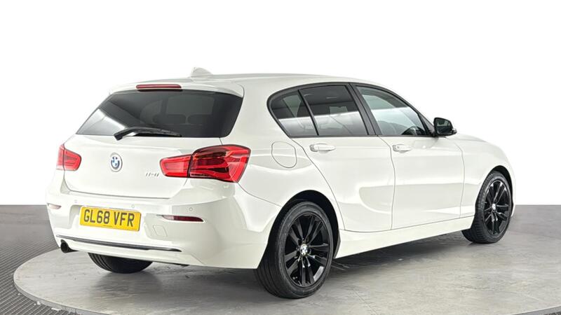 BMW 1 Series view 4