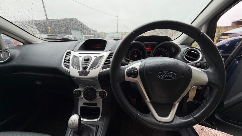 2012 Ford Fiesta — photo 8