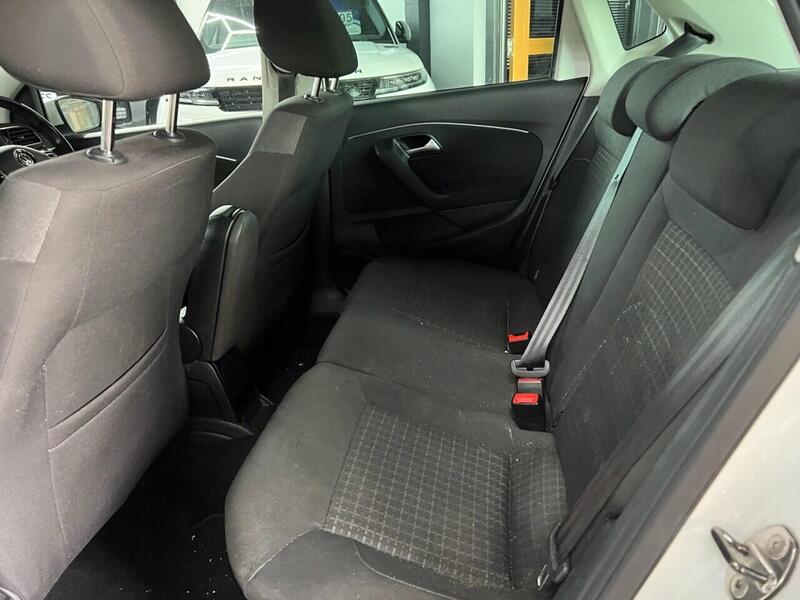 Volkswagen Polo view 4