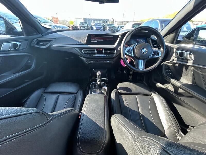 BMW 1 Series view 6
