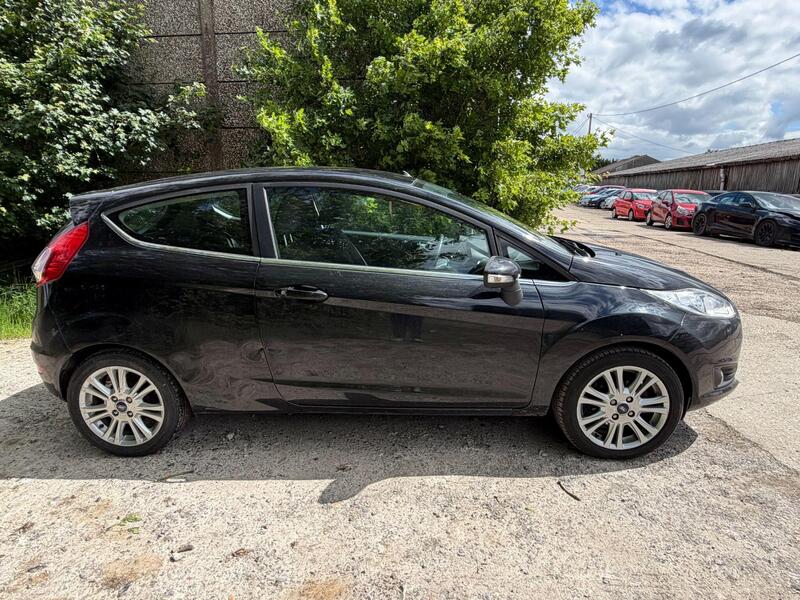 2013 Ford Fiesta — photo 5