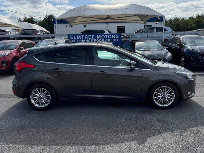 Ford Focus view 2