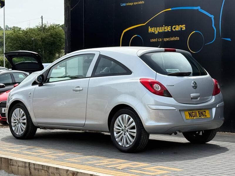 Vauxhall Corsa view 3