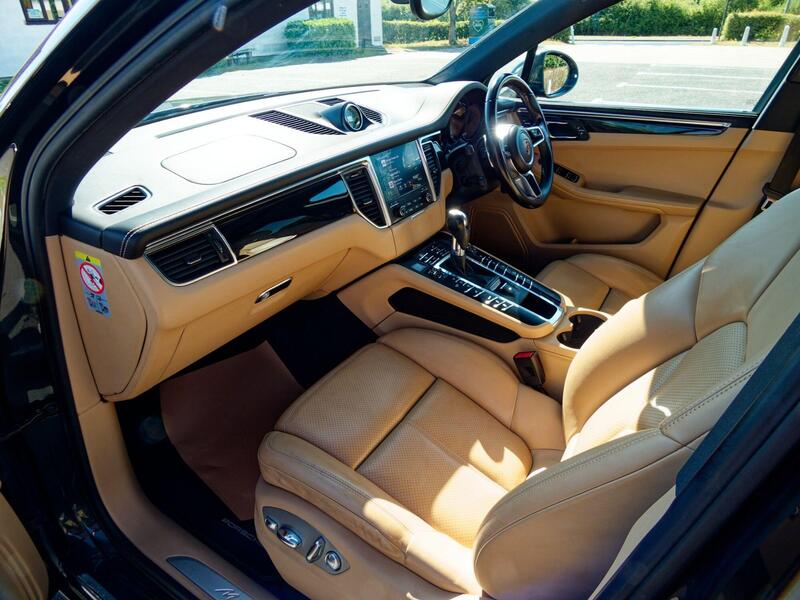 Porsche Macan view 28
