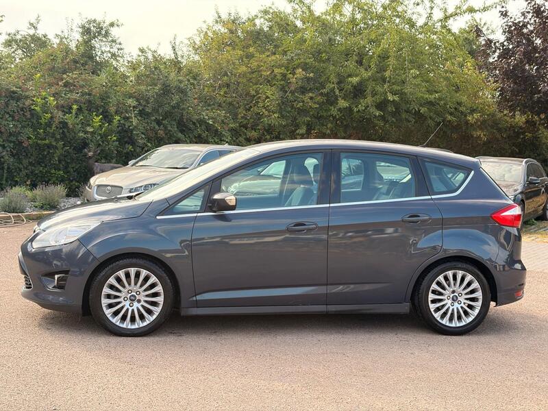 Ford C-Max view 4