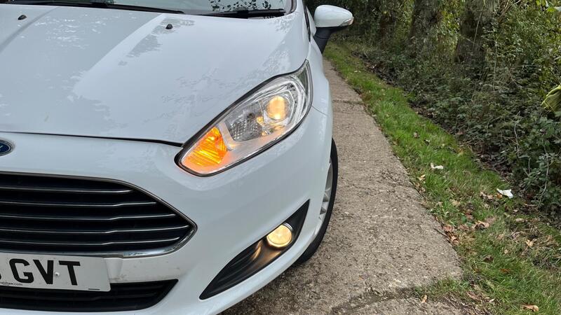 2015 Ford Fiesta — photo 17