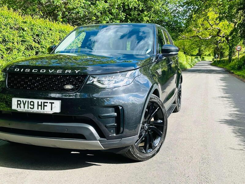Land Rover Discovery view 4