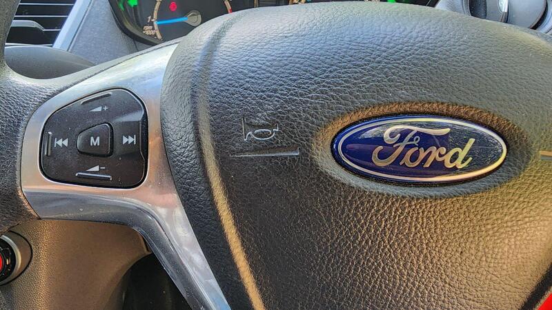 2014 Ford Fiesta — photo 31