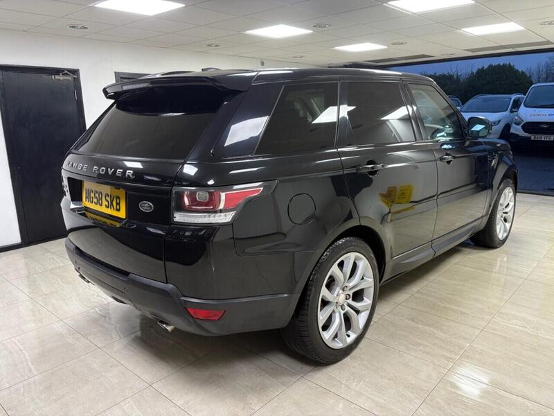 Land Rover Range Rover view 3