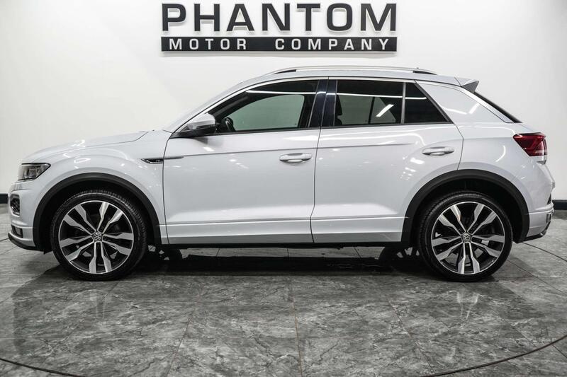 Volkswagen T-Roc view 3