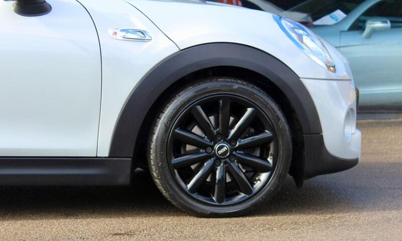 Mini Cooper view 4