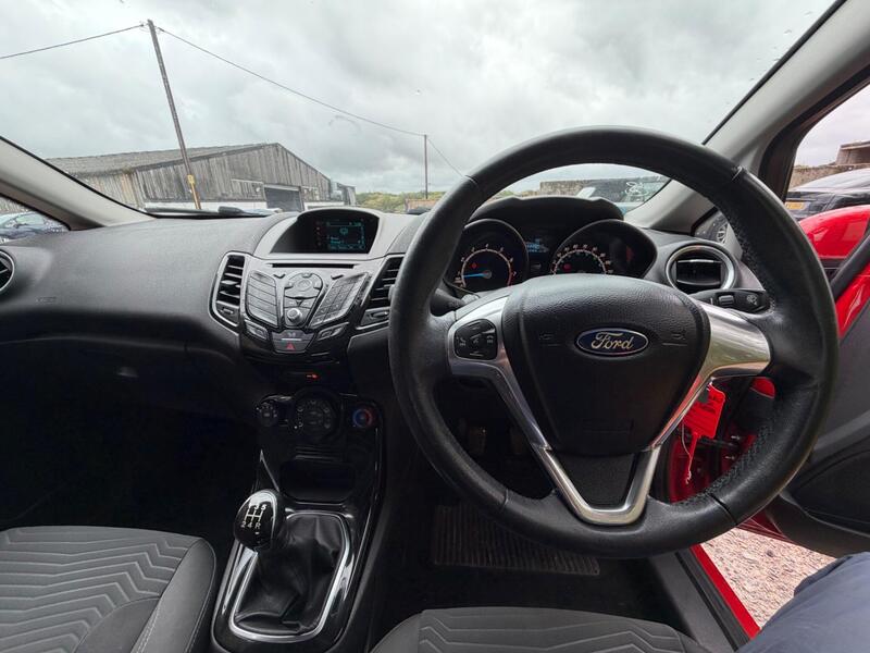 2015 Ford Fiesta — photo 10