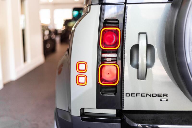 Land Rover Defender 110 view 7