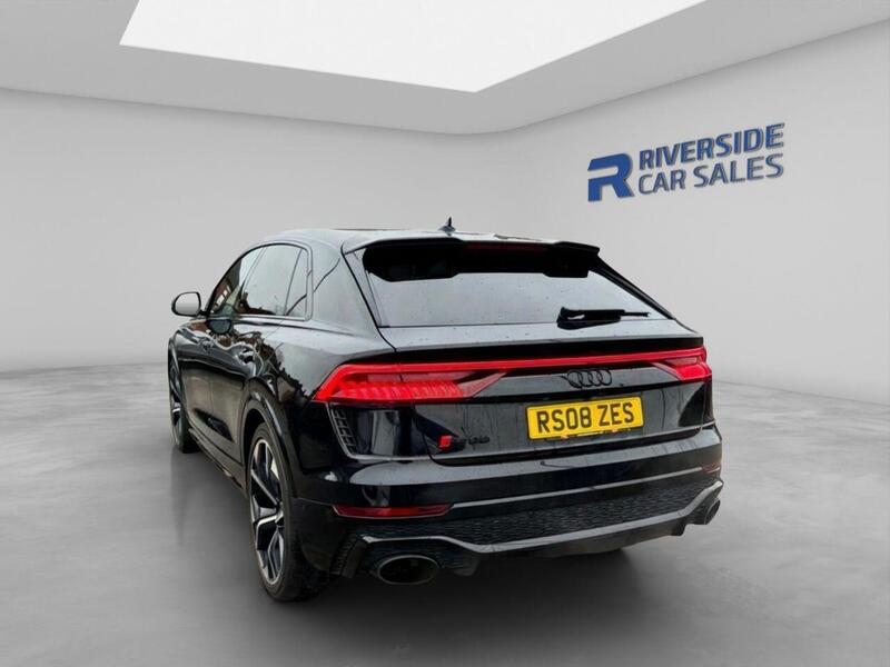 Audi RS Q8 view 5