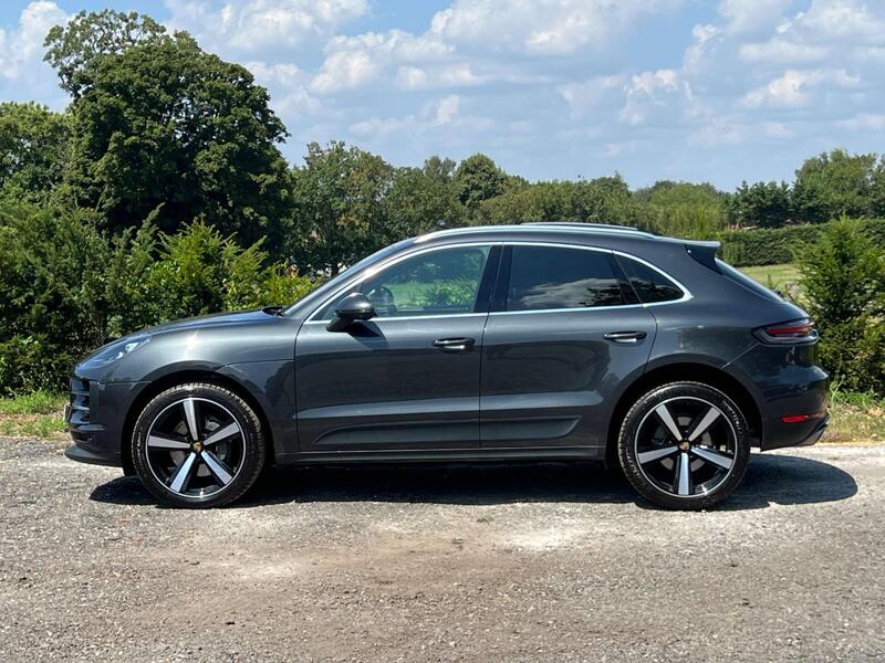 Porsche Macan view 4