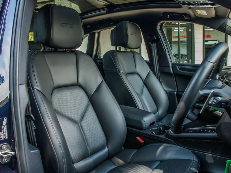 Porsche Macan view 4