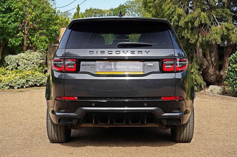 Land Rover Discovery Sport view 4