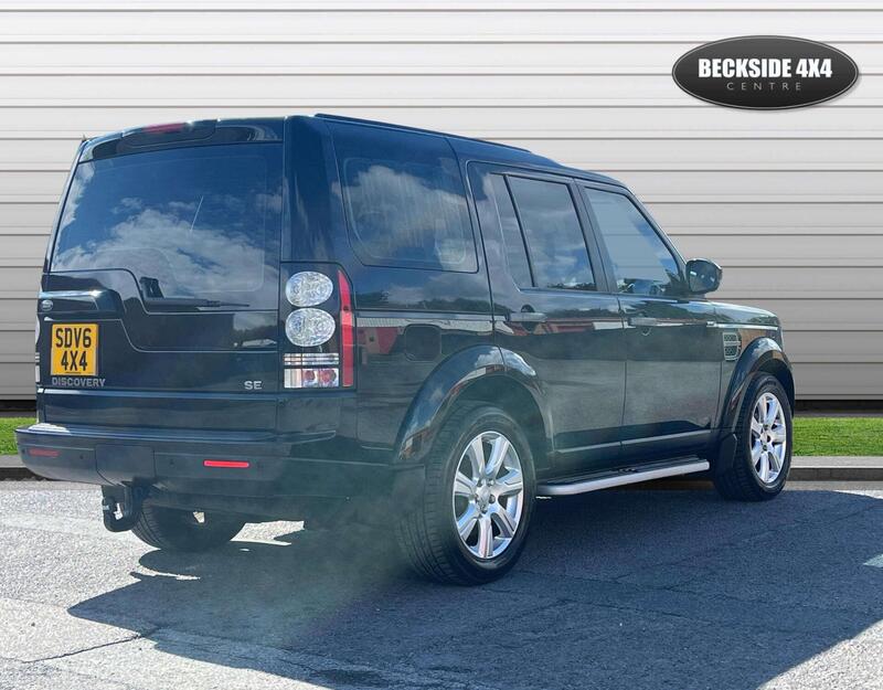Land Rover Discovery view 3