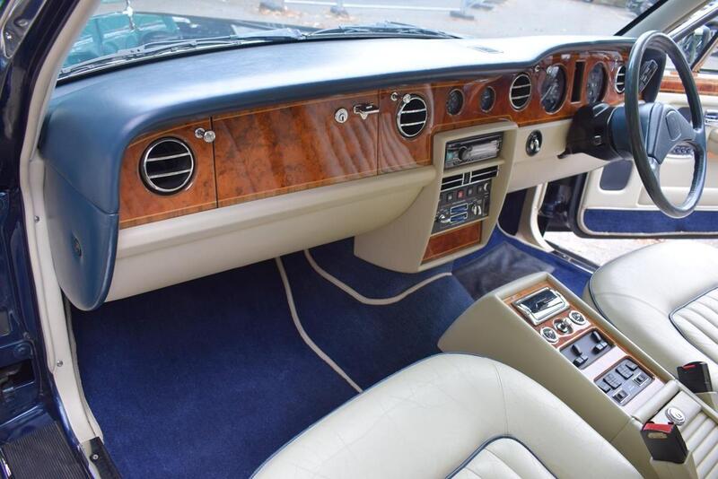 Rolls-Royce Silver Spirit view 3