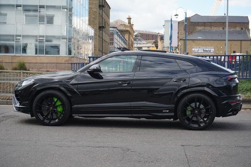 Lamborghini Urus view 7