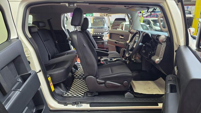 Toyota FJ Cruiser view 7
